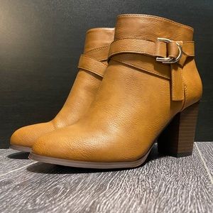 Boots size 8 Faux leather with gold buckle